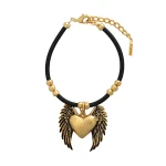  Bransoletka Colibra kauczukowa z zawieszką serce, z czarno złotymi skrzydłami (B24/LAT/26/1AU)